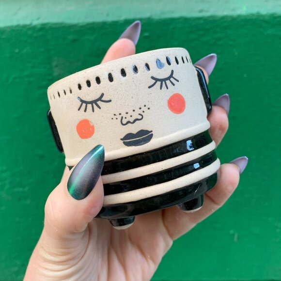Blushing Face Planter Ceramic Pot - Picture 1 of 6